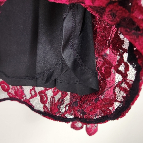 Cupcakes and Cashmere Red and Black Lined Long Bell Sleeve Top Size S - Picture 12 of 14